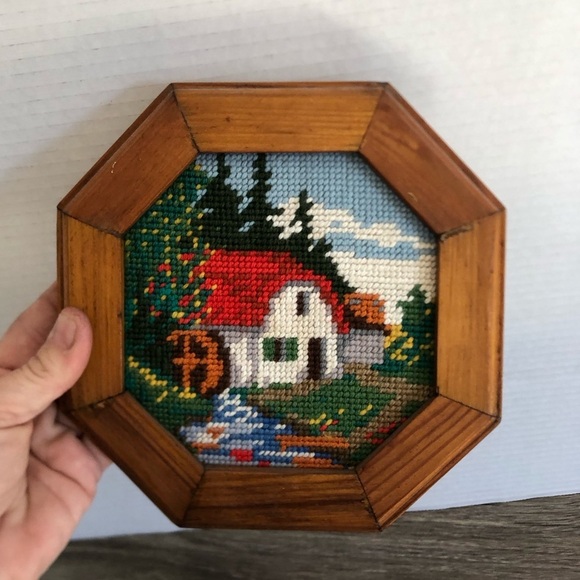 Vtg Rustic Octagonal Needlepoint Wall Art - Picture 2 of 13